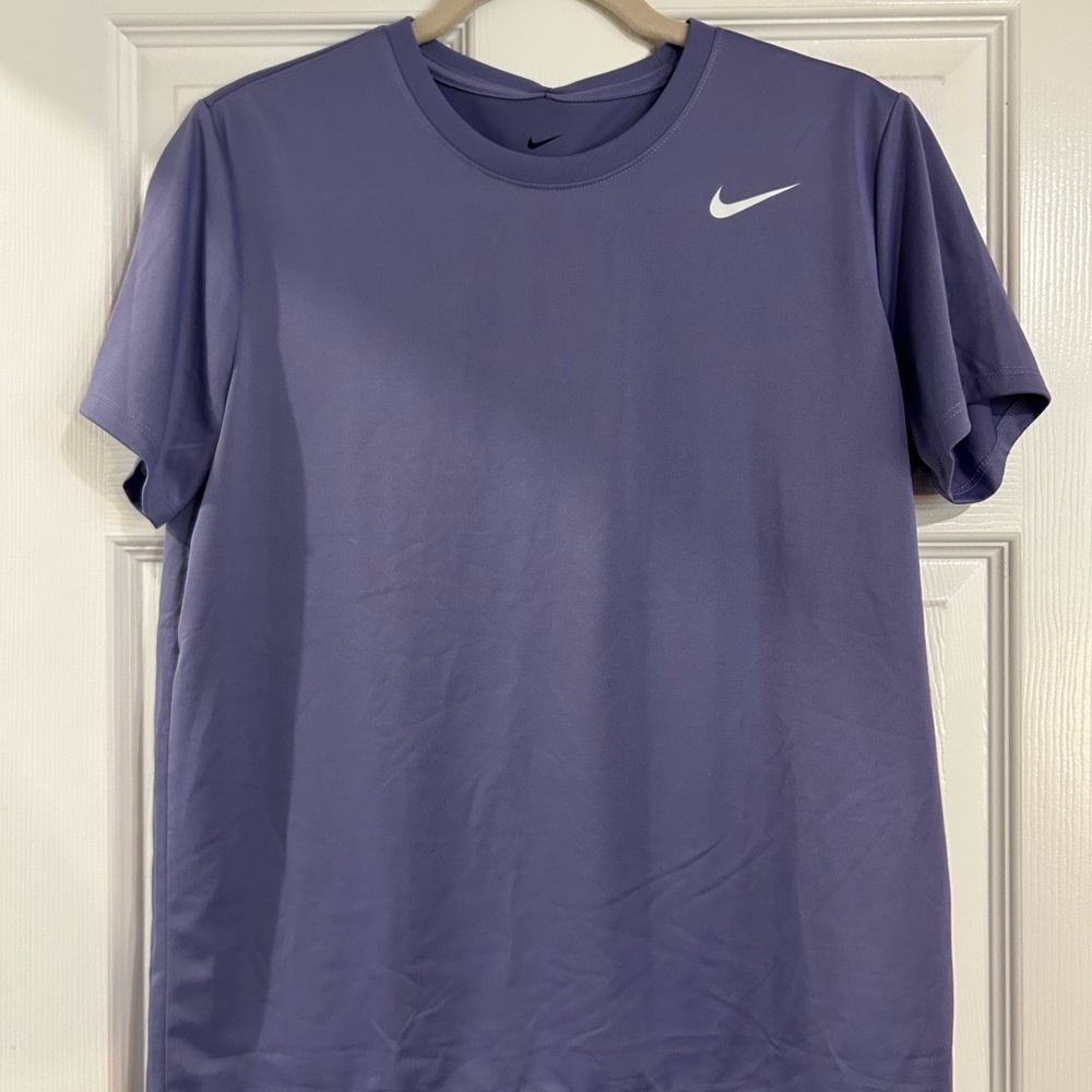 (SOLD) Nike Women’s Lavender Short Sleeve Tee NWT